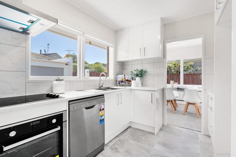 Photo of property in 43 Cascades Road, Pakuranga Heights, Auckland, 2010