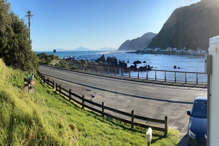 Photo of property in 6 Owhiro Bay Parade, Island Bay, Wellington, 6023