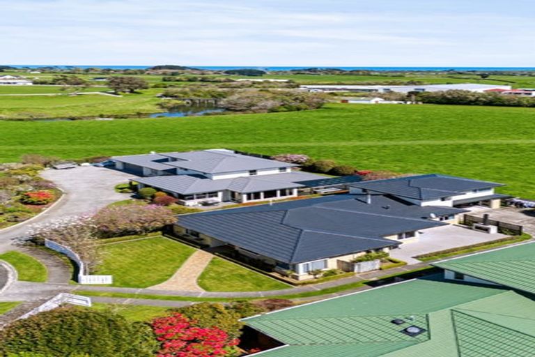 Photo of property in 6 Edna Wills Place, Hawera, 4610