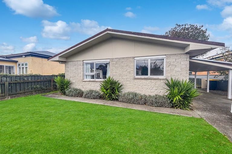 Photo of property in 8a Seddon Street, Dannevirke, 4930