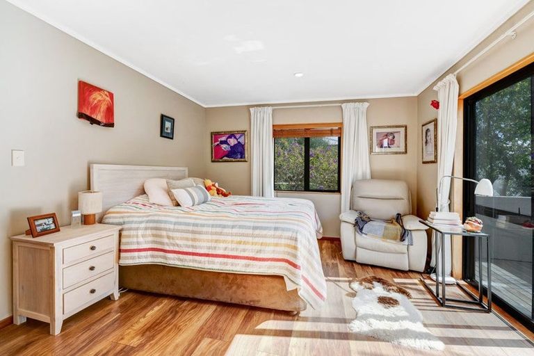 Photo of property in 59 Unsworth Drive, Unsworth Heights, Auckland, 0632