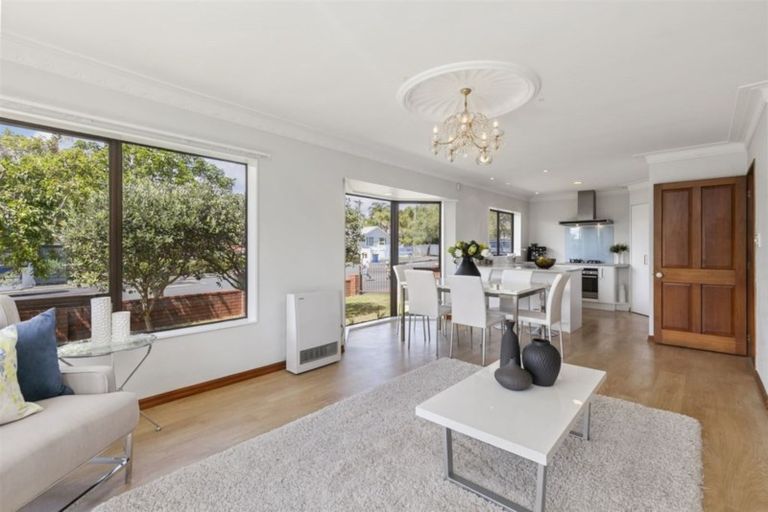 Photo of property in 2/20a Old Lake Road, Narrow Neck, Auckland, 0624