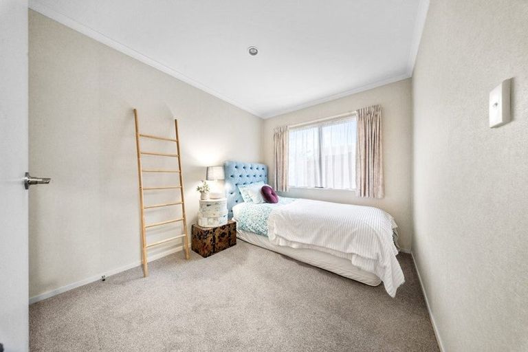 Photo of property in 15 Lilybank Crescent, East Tamaki, Auckland, 2013