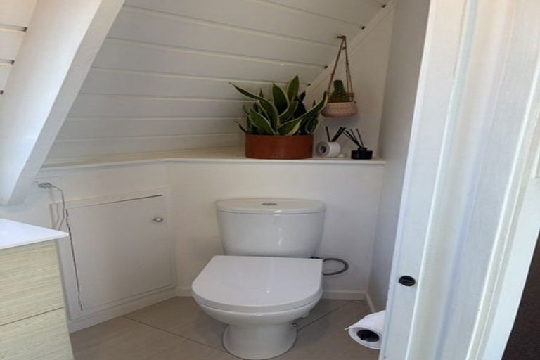 Photo of property in 1/5 Glenbush Place, Birkenhead, Auckland, 0626