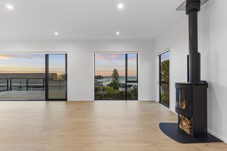 Photo of property in 1 Rangitoto View Road, Cockle Bay, Auckland, 2014