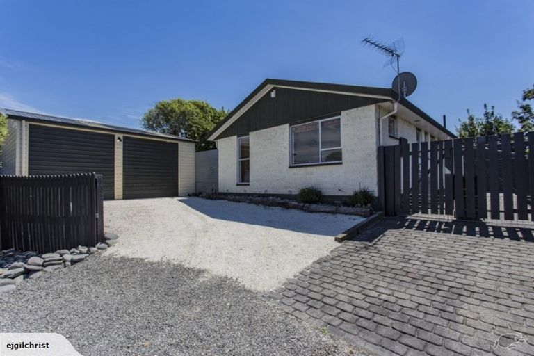 Photo of property in 8 Ensors Place, Waikuku Beach, 7402