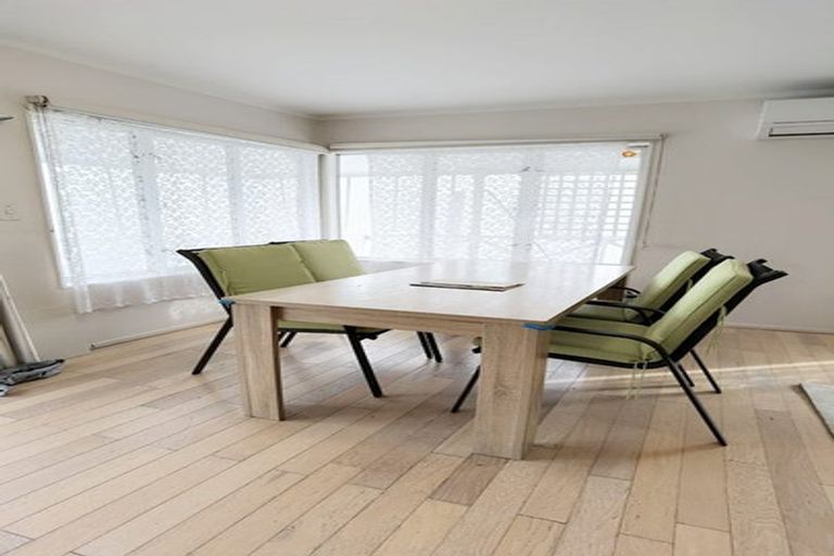 Photo of property in 16 Redoubt Road, Goodwood Heights, Auckland, 2105