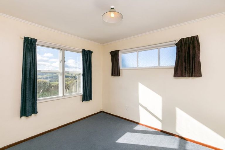 Photo of property in 56 Stewart Drive, Newlands, Wellington, 6037