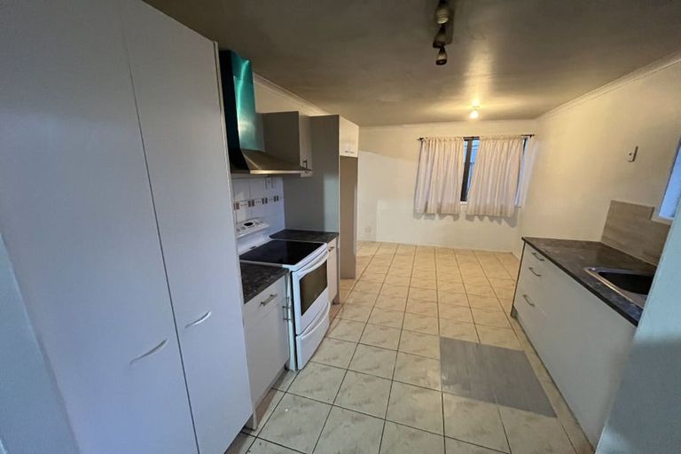 Photo of property in 16 Massine Place, Randwick Park, Auckland, 2105