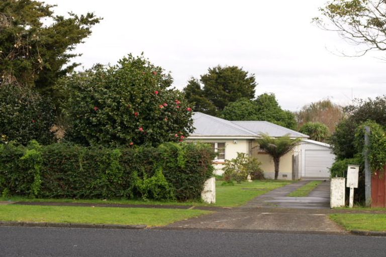 Photo of property in 35 Earlsworth Road, Mangere East, Auckland, 2024