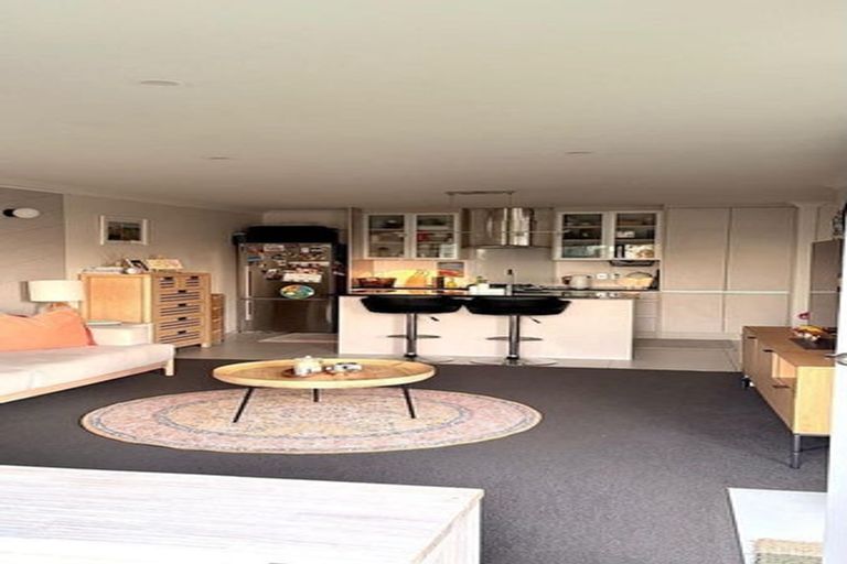 Photo of property in 25 Bejoy Rise, East Tamaki Heights, Auckland, 2016