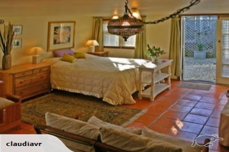 Photo of property in 64 Sandwich Road, Beckenham, Christchurch, 8023