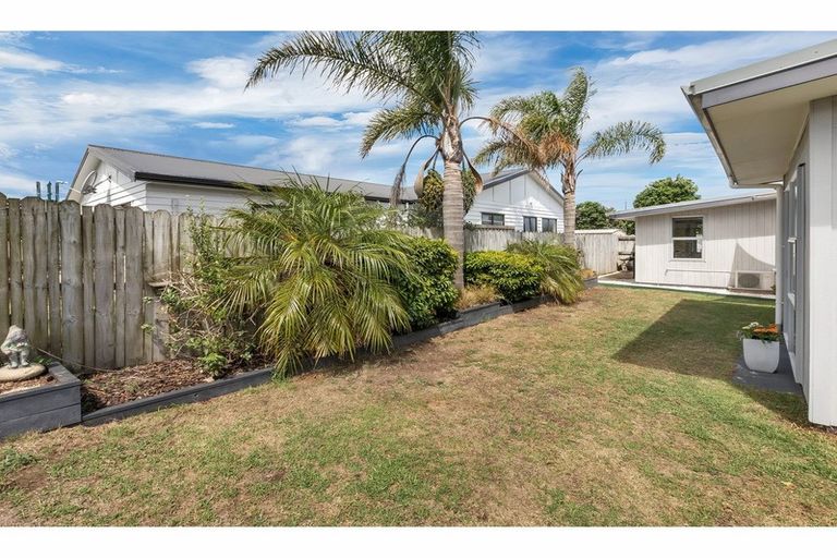 Photo of property in 5 Endeavour Place, One Tree Point, 0118