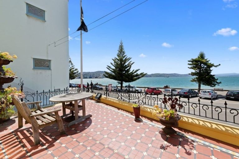 Photo of property in 186 Oriental Parade, Oriental Bay, Wellington, 6011