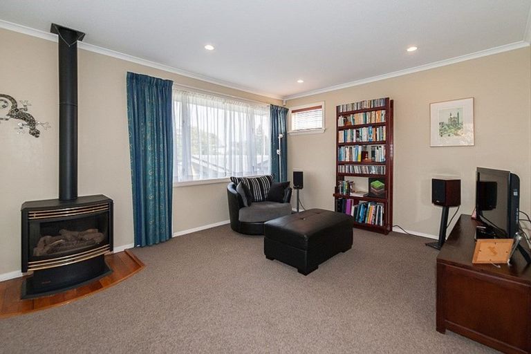 Photo of property in 27 Newbridge Place, Ilam, Christchurch, 8041