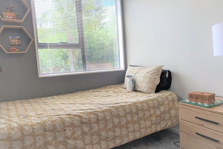 Photo of property in 21 Pohutukawa Avenue, Red Beach, 0932