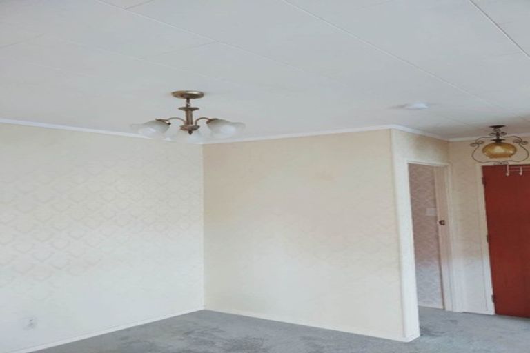 Photo of property in 1/36 Blacklock Avenue, Henderson, Auckland, 0612