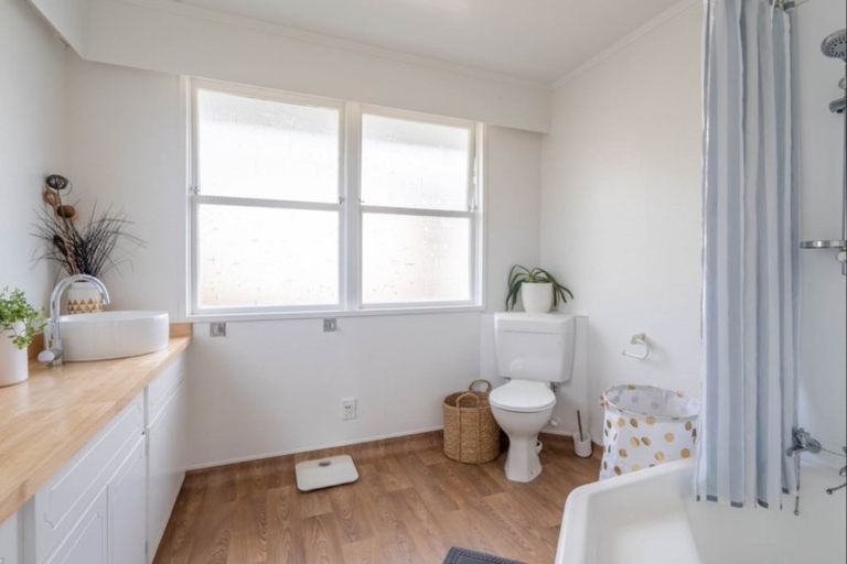 Photo of property in 19 Brora Crescent, Papakowhai, Porirua, 5024