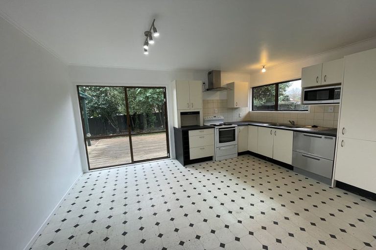 Photo of property in 2 Fairdale Avenue, Red Hill, Papakura, 2110