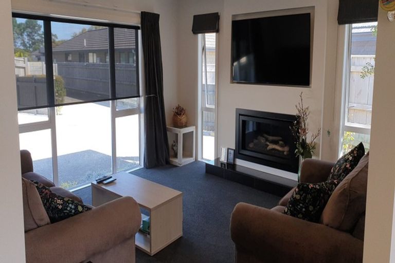 Photo of property in 118 Johnstone Drive, Fitzherbert, Palmerston North, 4410