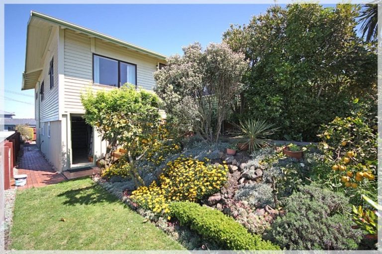 Photo of property in 39 Shortt Street, Foxton Beach, Foxton, 4815