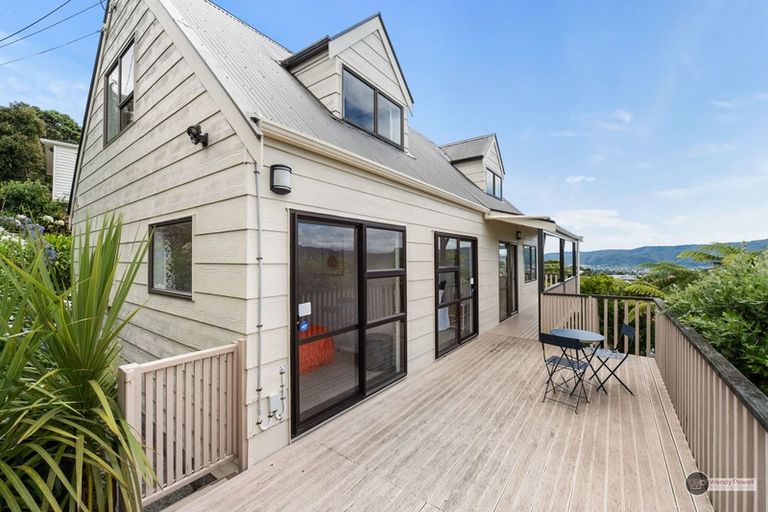 Photo of property in 47 Pokohiwi Road, Normandale, Lower Hutt, 5010