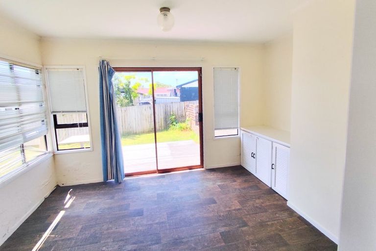 Photo of property in 56 Archibald Road, Kelston, Auckland, 0602