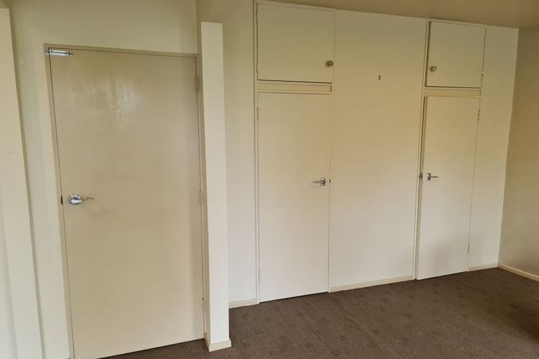 Photo of property in 16 De Val Drive, Titirangi, Auckland, 0604