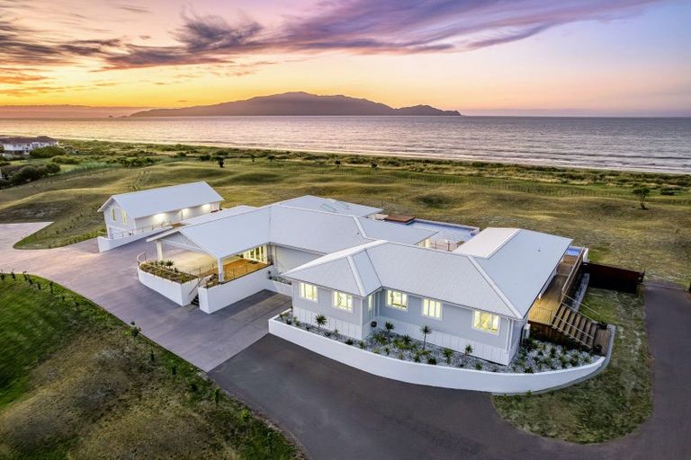 Photo of property in 87 Rutherford Drive, Waikanae Beach, Waikanae, 5036