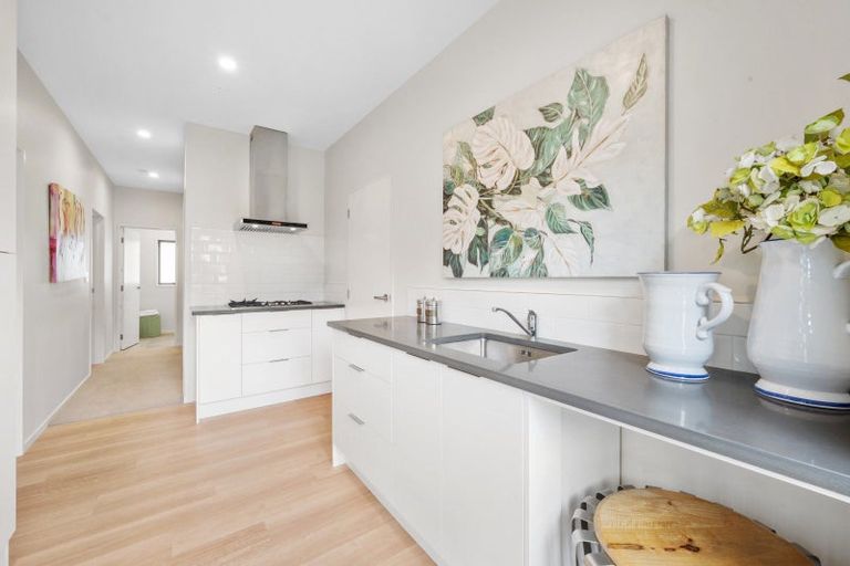 Photo of property in 41 Pohutukawa Avenue, Shelly Park, Auckland, 2014