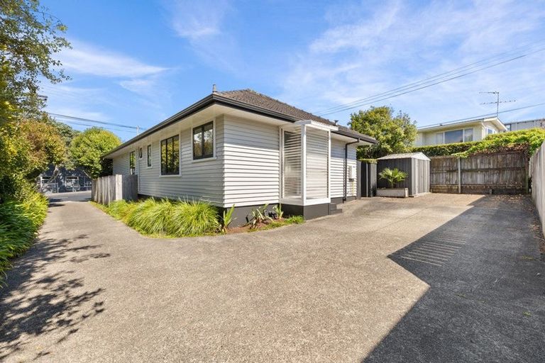 Photo of property in 57a Forrest Hill Road, Milford, Auckland, 0620