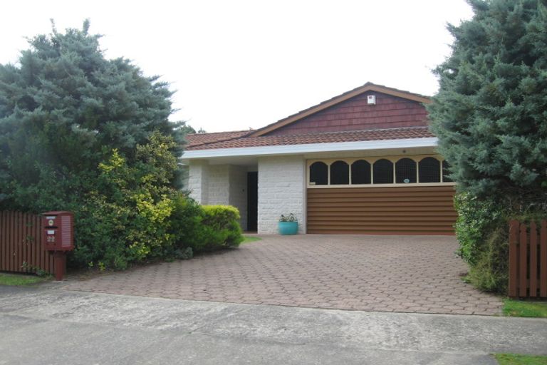 Photo of property in 22 Springdale Grove, Fitzherbert, Palmerston North, 4410