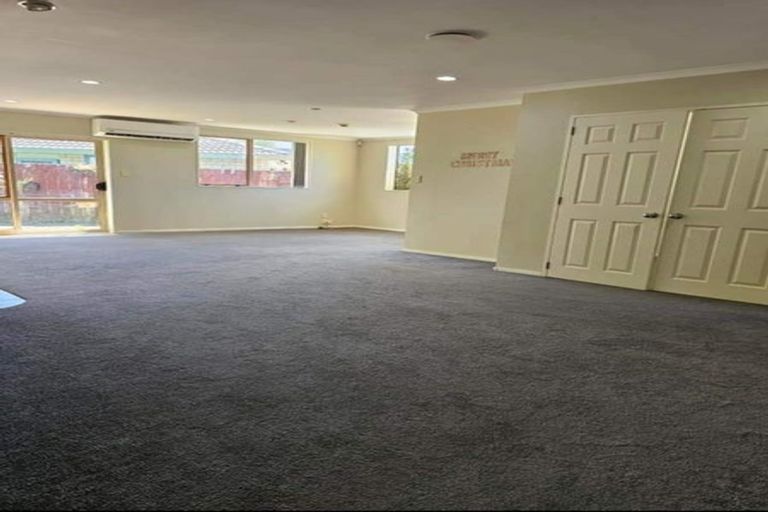 Photo of property in 12 Scotts Field Drive, Takanini, 2112