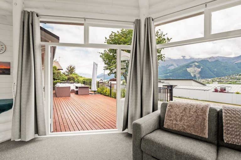 Photo of property in 25 Oregon Drive, Kelvin Heights, Queenstown, 9300