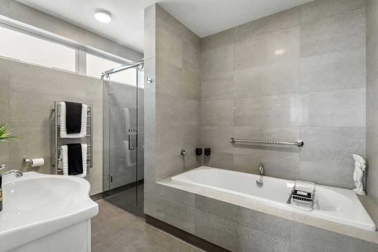 Photo of property in 49 King Edward Parade, Devonport, Auckland, 0624