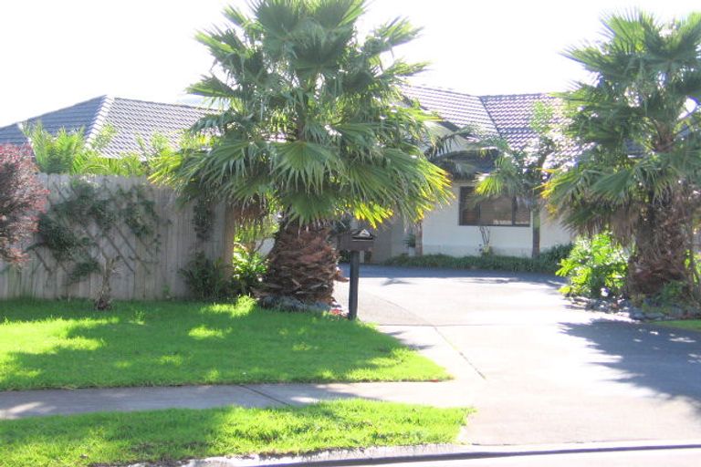 Photo of property in 18 Mellefont Close, East Tamaki Heights, Auckland, 2016