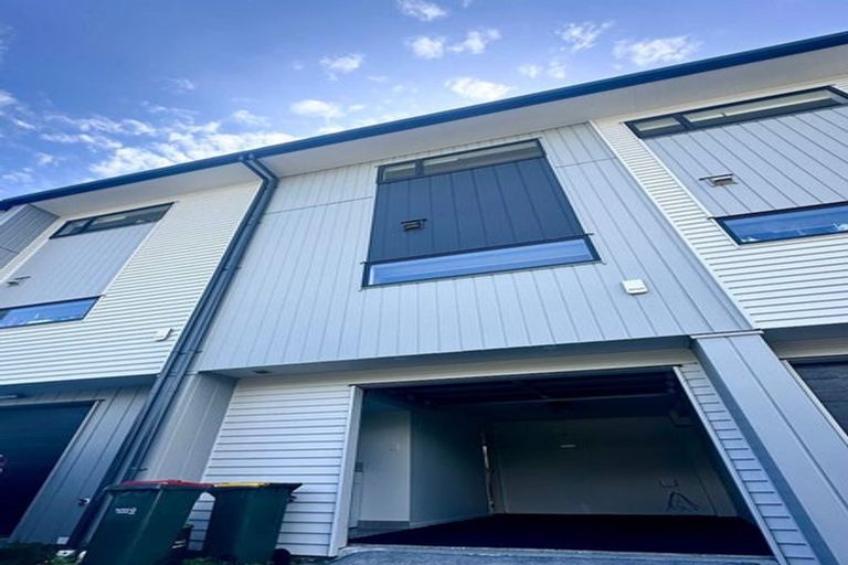 Photo of property in 8/26 Buscomb Avenue, Henderson, Auckland, 0610