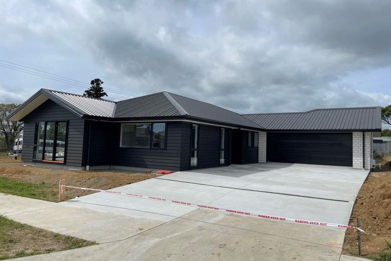 Photo of property in 1 Vogue Circle, Vogeltown, New Plymouth, 4310