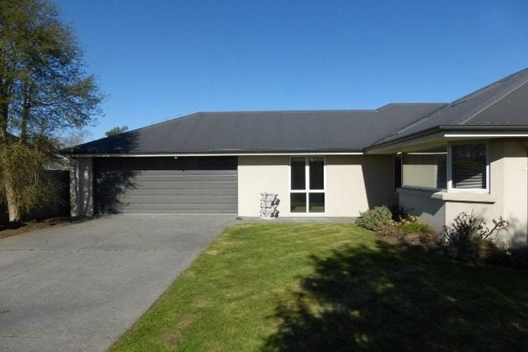Photo of property in 25 Mataroa Place, Parklands, Christchurch, 8083