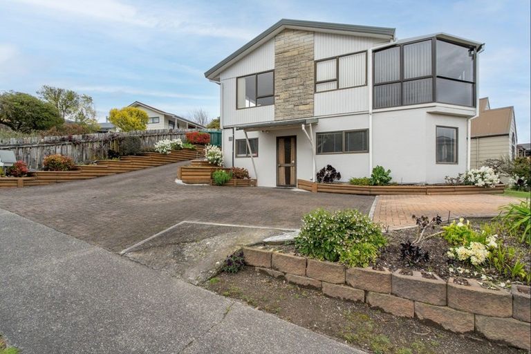 Photo of property in 1 Gladstone Grove, Richmond Heights, Taupo, 3330