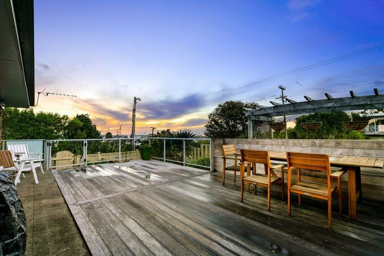 Photo of property in 1/67 Seaview Road, Castor Bay, Auckland, 0620