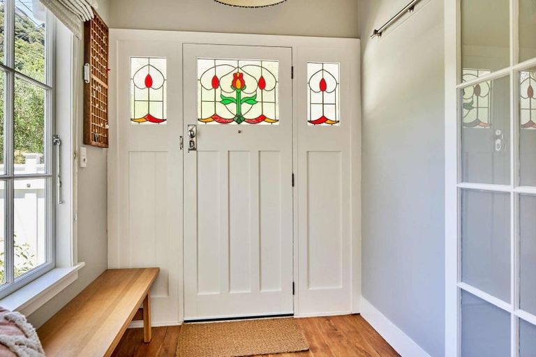 Photo of property in 386 Muritai Road, Eastbourne, Lower Hutt, 5013