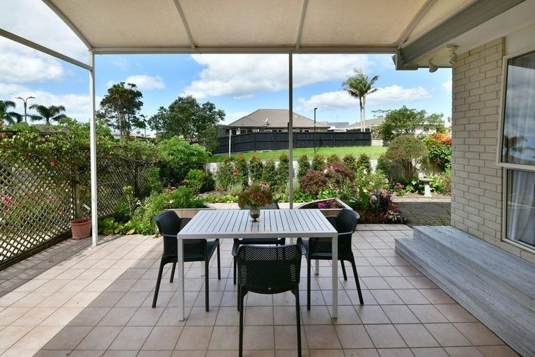Photo of property in 188 Lakeside Drive, Orewa, 0931