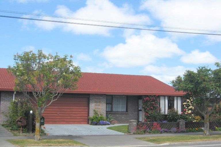 Photo of property in 2/205 Sawyers Arms Road, Bishopdale, Christchurch, 8053