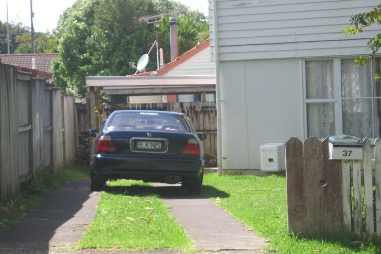 Photo of property in 2/35 Greenslade Crescent, Northcote, Auckland, 0627