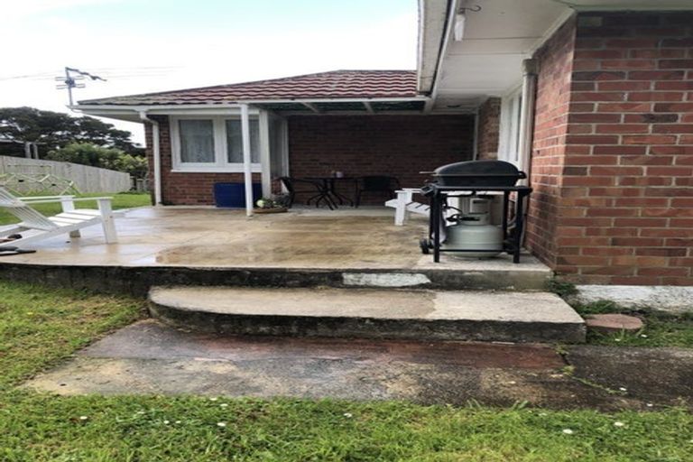 Photo of property in 125 Millbrook Road, Sunnyvale, Auckland, 0612