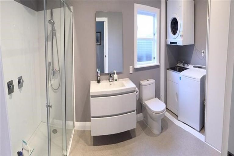 Photo of property in 203 Sutherland Road, Lyall Bay, Wellington, 6022