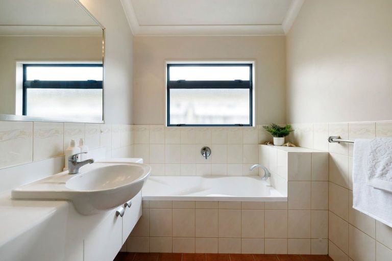 Photo of property in 29 Montrose Crescent, Huntington, Hamilton, 3210