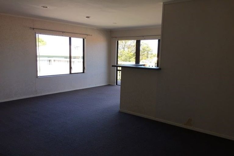 Photo of property in 5 Amery Place, West Harbour, Auckland, 0618