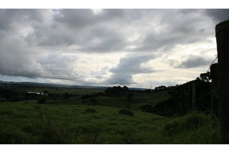 Photo of property in 56e Kaipara Coast Highway, Helensville, 0871